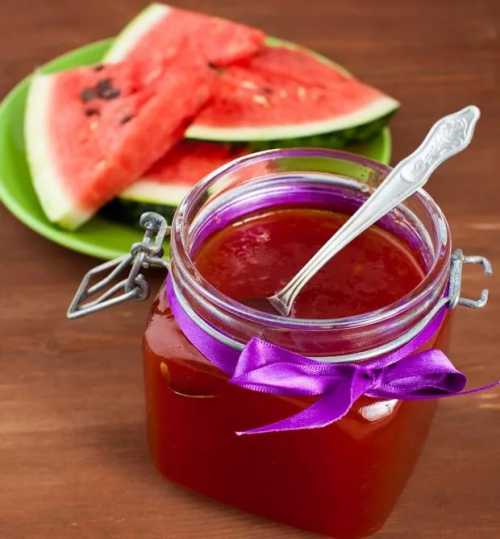 Плоды кустарника обладают насыщенным кислосладким вкусом, поэтому зимние заготовки из крыжовника очень популярны