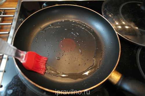 Разогреваете на сковороде